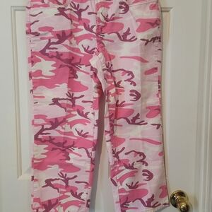 Nine West Pink Camouflage Ladies Capris